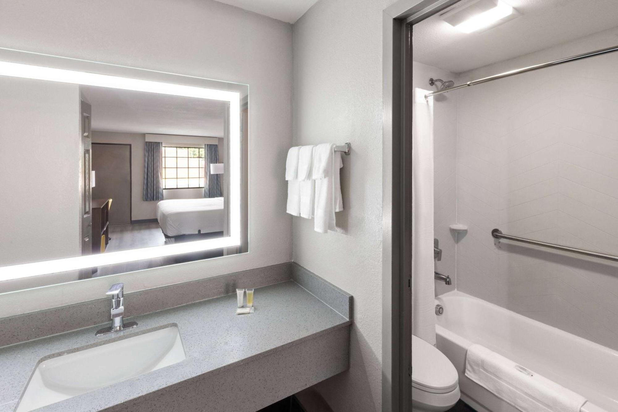 Days Inn & Suites By Wyndham Vicksburg Zewnętrze zdjęcie